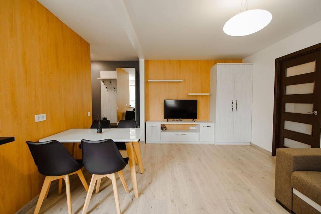 Very Stylish Apartament In Middle Of City. 基希讷乌 外观 照片