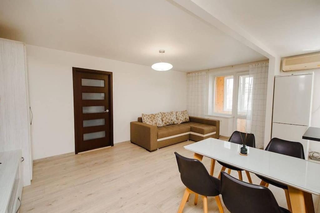 Very Stylish Apartament In Middle Of City. 基希讷乌 外观 照片